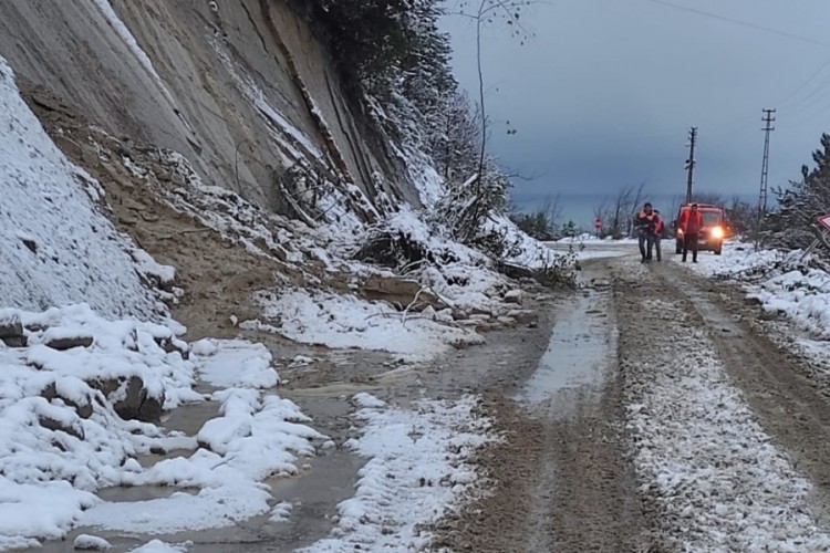 Kastamonu'da iki ayrı noktada heyelan meydana geldi