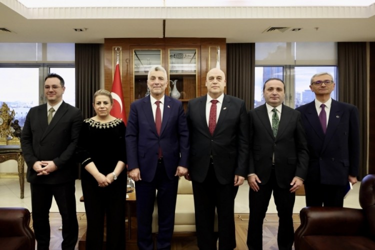 Bakan Bolat, b&uuml;y&uuml;kel&ccedil;ileri kabul etti