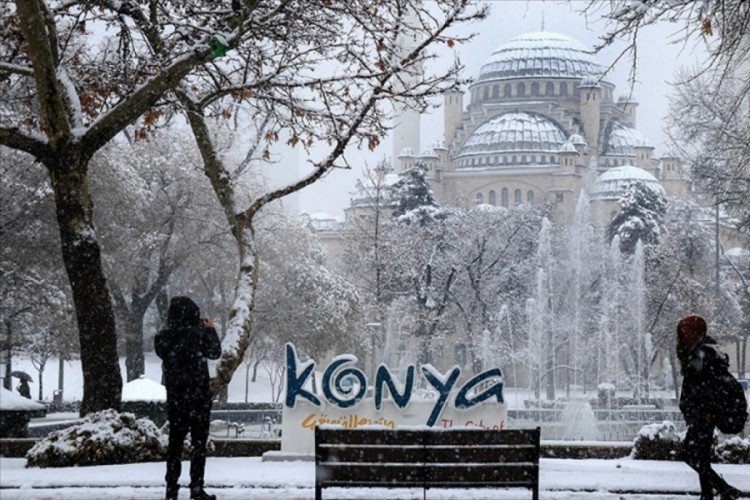 Konya'nın 10 il&ccedil;esinde eğitime kar engeli
