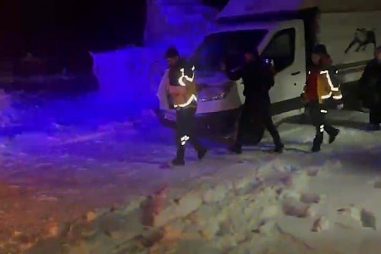 Kars'ta 1 yaşındaki bebek i&ccedil;in ekipler seferber oldu