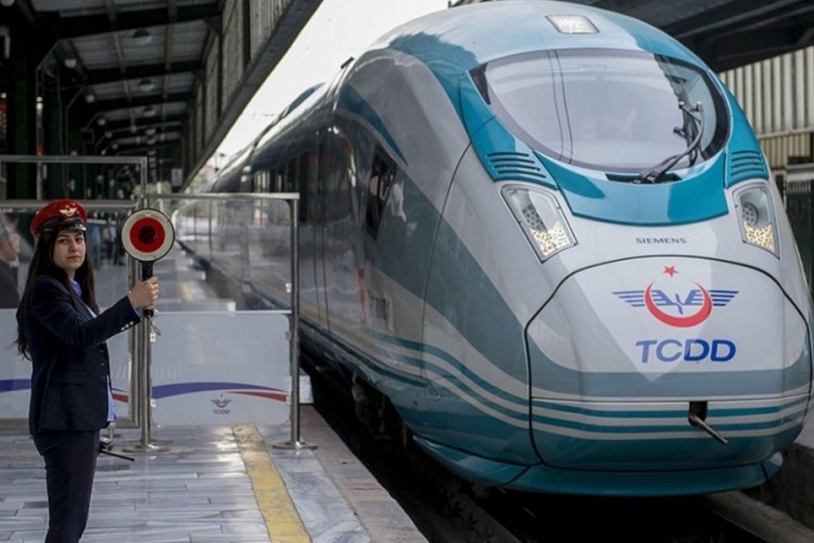 YHT, yarıyıl tatili i&ccedil;in kapasite arttırıyor