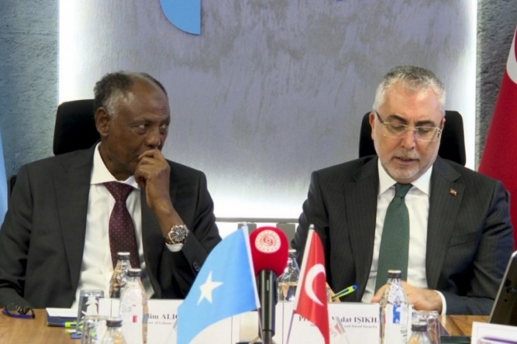 Bakan Işıkhan, Somalili mevkidaşı Ibro ile bir araya geldi
