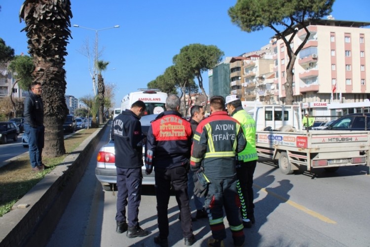 Minib&uuml;s ile otomobil &ccedil;arpıştı: 1 yaralı