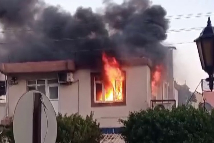 M&uuml;stakil ev alevlere teslim oldu
