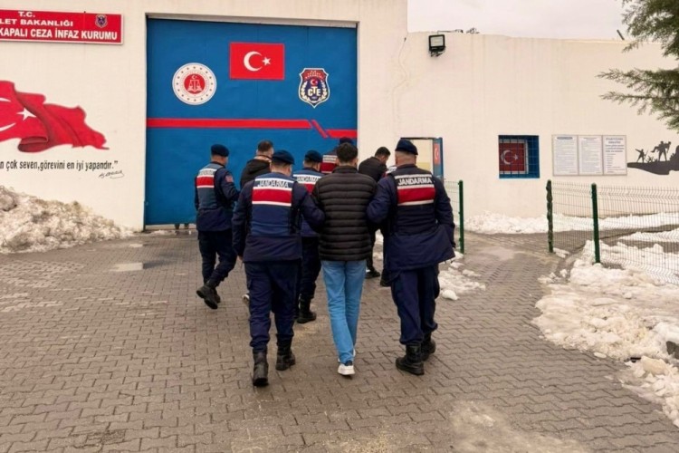 Polis operasyon d&uuml;zenledi: Aranan 30 kişi yakalandı