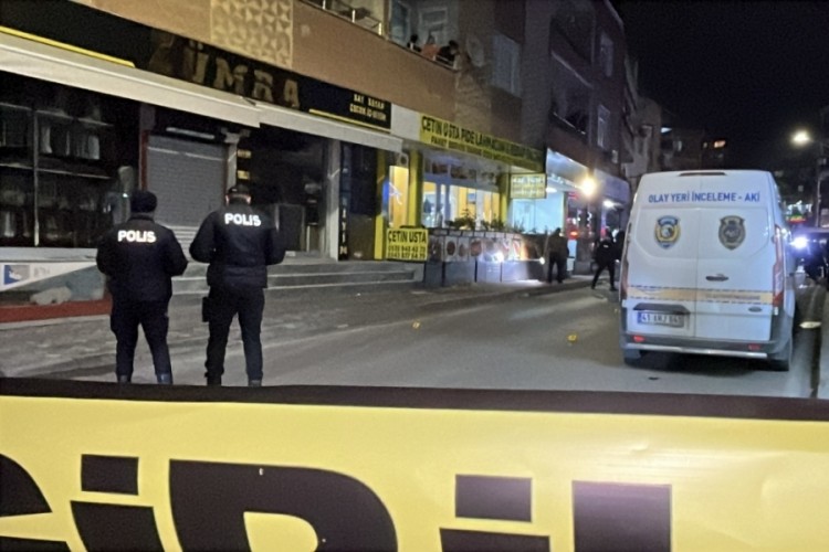 Kebap&ccedil;ıya kurşun yağdırdılar: 2 yaralı