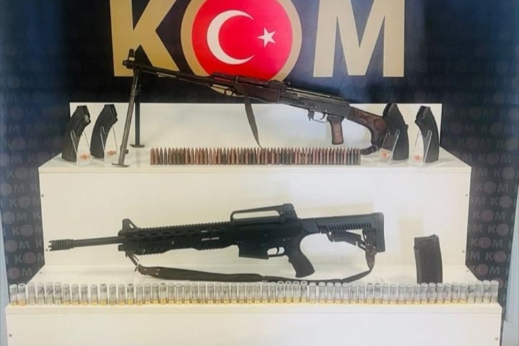 Muş'ta silah ve m&uuml;himmat operasyonunda 4 zanlı yakalandı