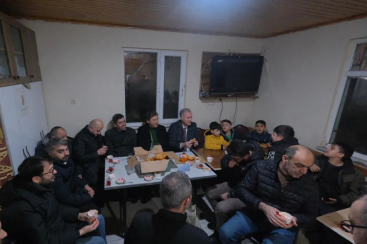 İneg&ouml;l'de helva kazanları Mira&ccedil; Kandili i&ccedil;in kaynadı