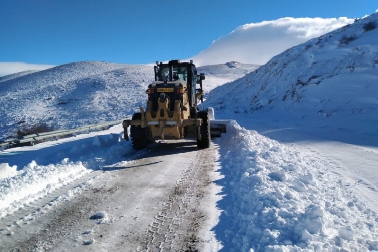 Kardan kapanan 363 yoldan 230'u a&ccedil;ıldı