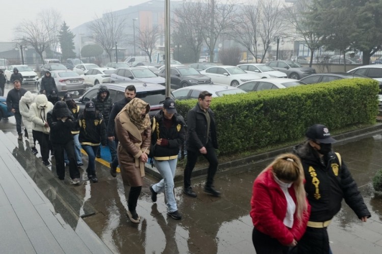 Sosyal medyada fuhuş pazarlığı! 9 kadın yakalandı