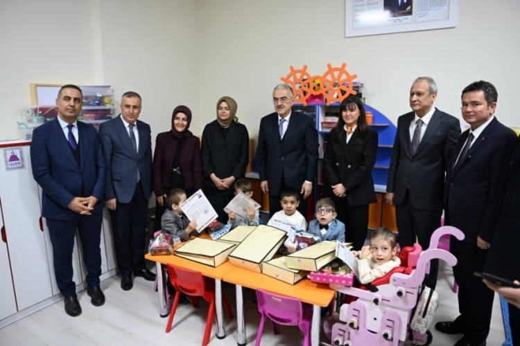 Bursalı minikler karnelerine kavuştu! Bursa'daki &ouml;ğrenci sayısı da belli oldu