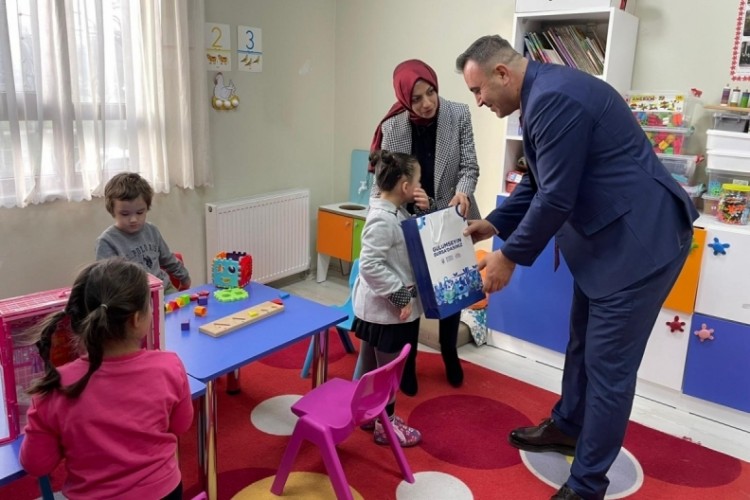 Bursa'da &ouml;ğrencilerin karne heyecanı