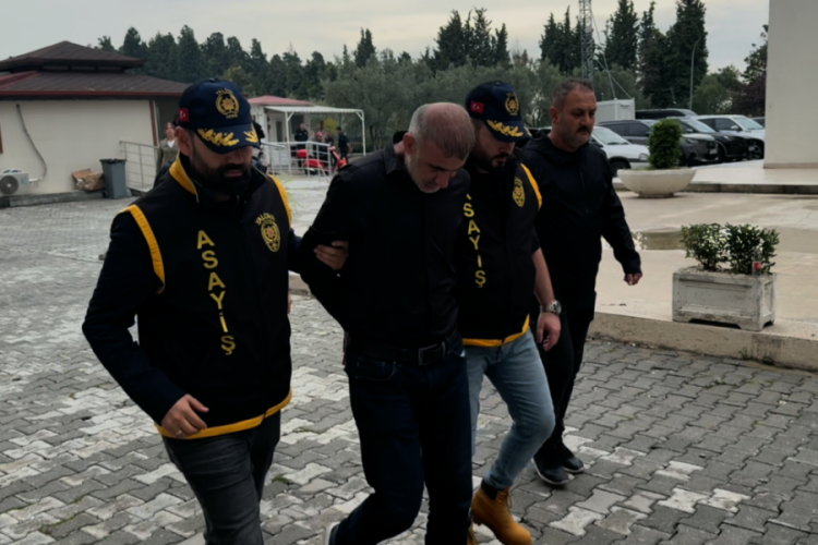 Sokak ortasında eşini &ouml;ld&uuml;ren zanlıya ağırlaştırılmış m&uuml;ebbet talebi