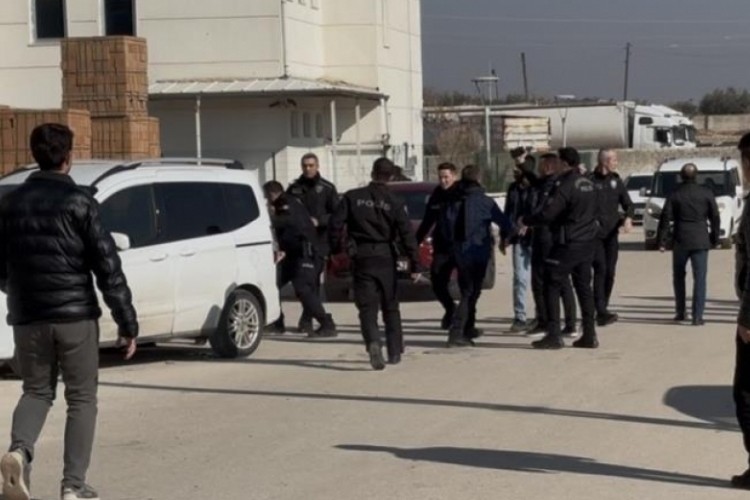 6 Şubat depreminde 51 kişiye mezar olmuştu: Duruşma sonrası aileler birbirine girdi...