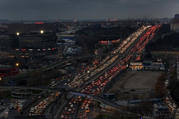 İstanbul'da y&uuml;zde 90'a varan trafik havadan g&ouml;r&uuml;nt&uuml;lendi