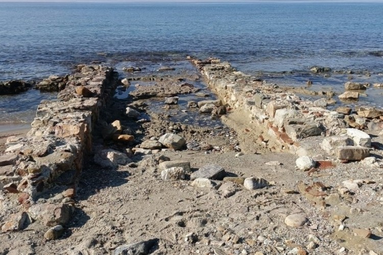 Kuşadası'nda y&uuml;zyıllar sonra ortaya &ccedil;ıkan izler!