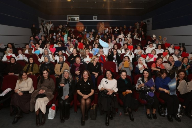 Nil&uuml;fer'de kadınlar iyilik i&ccedil;in ilmek attılar