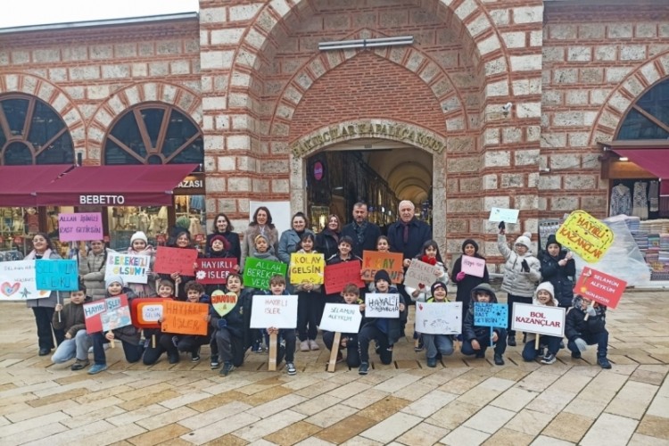 Bursa Kapalı &Ccedil;arşı'da kardeşlik y&uuml;r&uuml;y&uuml;ş&uuml;