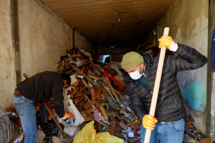 Koku şikayeti sonrası ekipleri şoke eden manzara: Tam 28 kamyon, 168 ton...