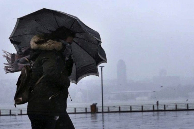 İstanbul Valiliği'nden fırtına uyarısı: Batı Karadeniz ve Marmara'da kuvvetli r&uuml;zgar bekleniyor