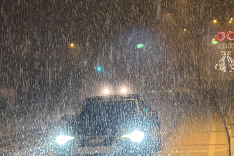 Zonguldak-D&uuml;zce yolunda yoğun kar yağışı
