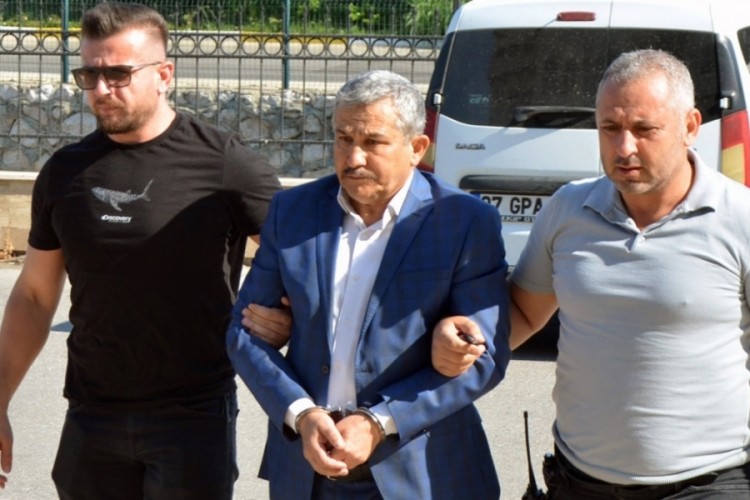 Eski meclis &uuml;yesini &ouml;ld&uuml;ren eski başkan yardımcısının cezası belli oldu