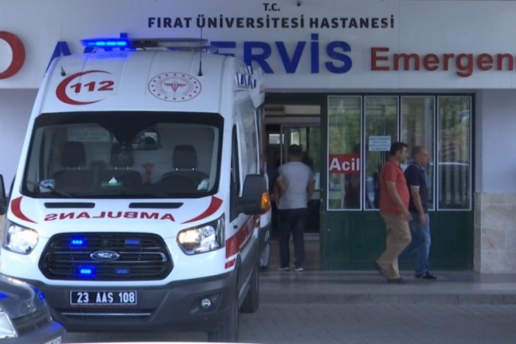 Elazığ'da trenin &ccedil;arptığı &ccedil;ocuk hayatını kaybetti