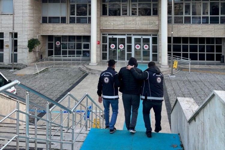 Muğla'da g&ouml;&ccedil;men ka&ccedil;ak&ccedil;ılığı yapan firari h&uuml;k&uuml;ml&uuml; yakalandı