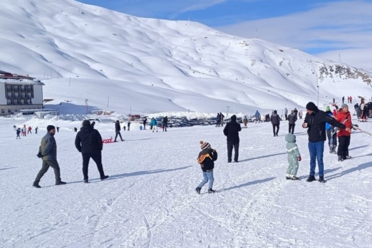 Soğuk hava kayak keyfini g&ouml;lgede bıraktı