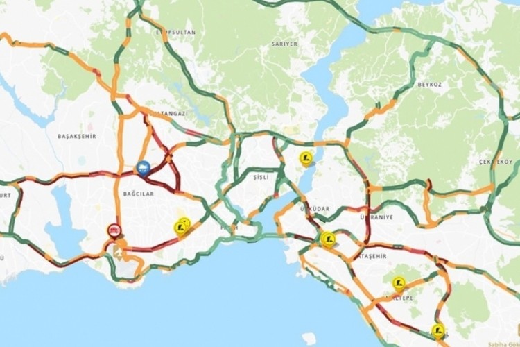 Kar yağışının etkili olduğu İstanbul'da trafik yoğunluğu y&uuml;zde 81'e ulaştı