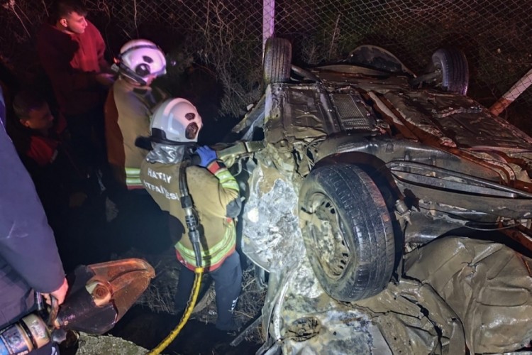 Hatay'da otomobiller &ccedil;arpıştı: &Ouml;l&uuml; ve yaralılar var...