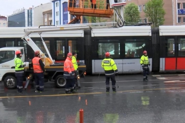 En yoğun saatte arızalandı! Seferler aksadı...