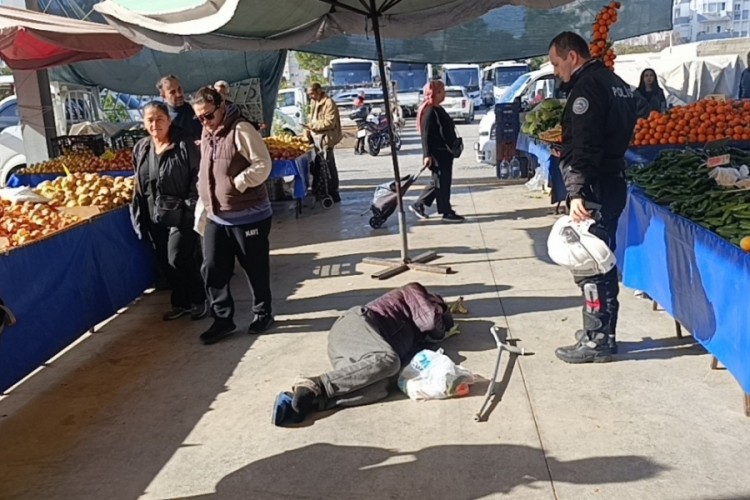 Alkol&uuml;n etkisiyle pazaryerinde sızdı