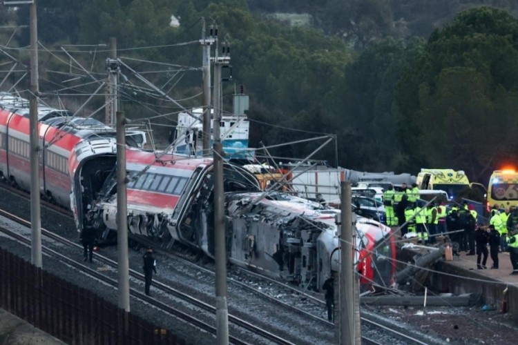 İspanya'daki tren kazasında can kaybı y&uuml;kseliyor!