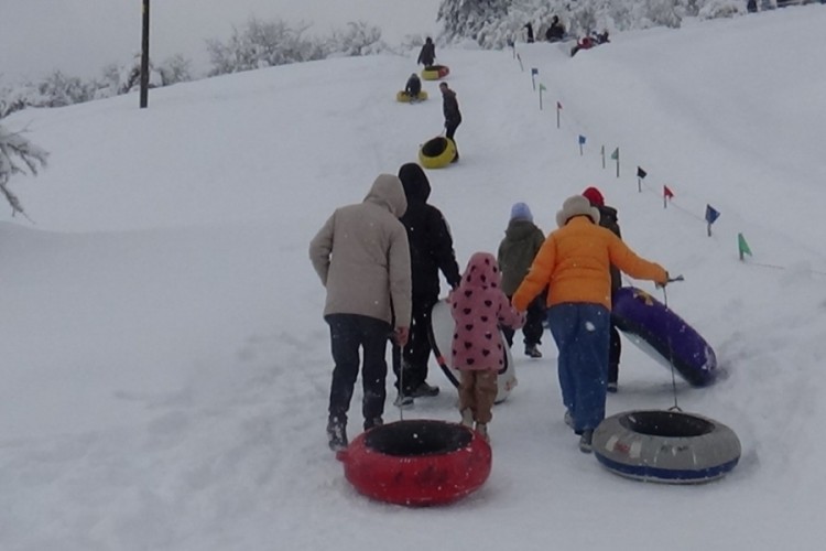 Abant G&ouml;l&uuml; Milli Parkı'nın yama&ccedil;ları kayak merkezi oldu