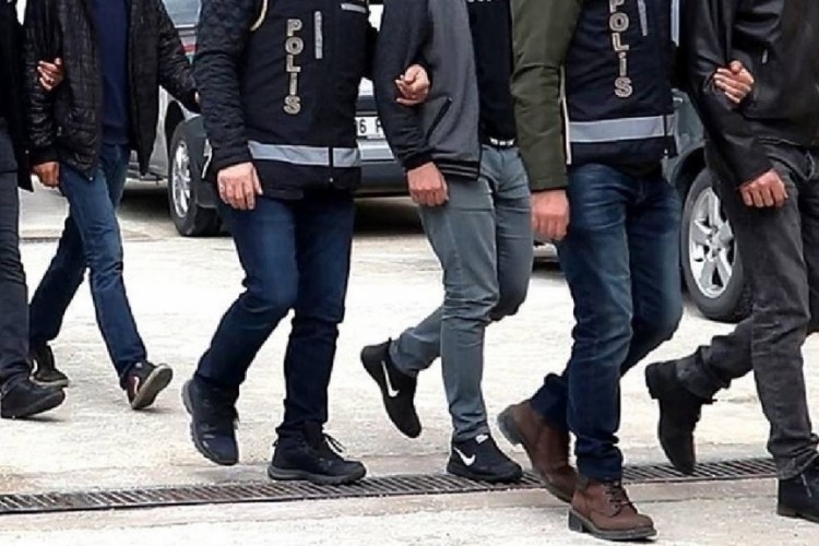 Cezaevindeki DHKP-C &uuml;yelerine para aktarımı iddiası: 4 g&ouml;zaltı