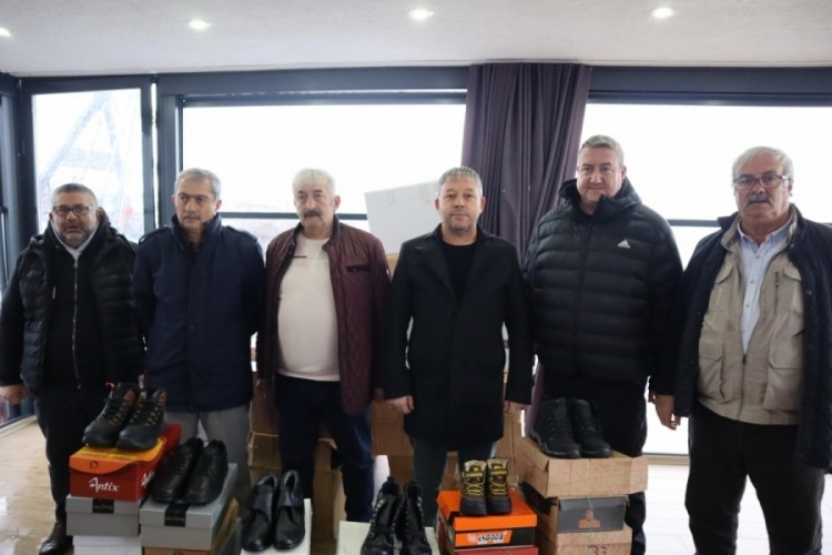 Lunapark işletmecisinden &ccedil;ocuklar i&ccedil;in ayakkabı yardımı