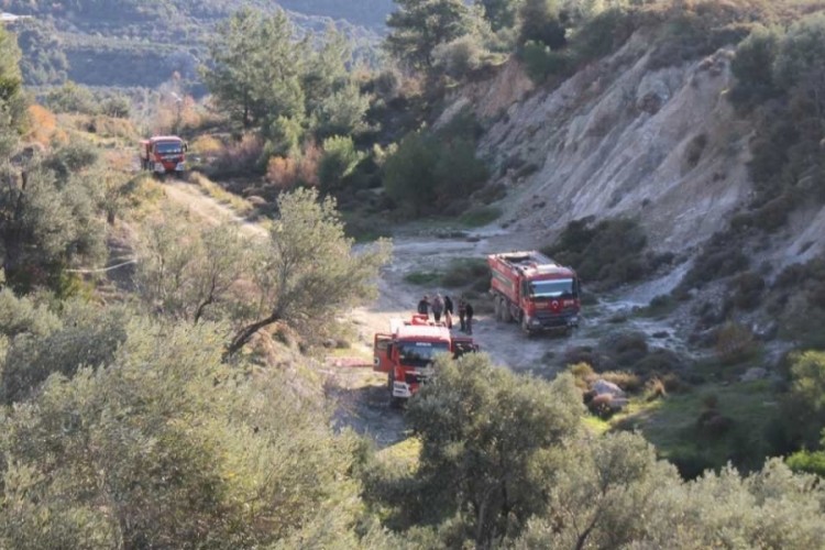 Antalya'da orman yangını! 2 hektar alan zarar g&ouml;rd&uuml;