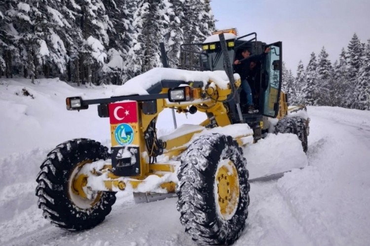 Sinop'ta karla m&uuml;cadele: 4 bin km yol a&ccedil;ıldı