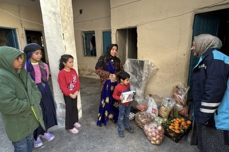 S&ouml;z verilen destekler ulaştı... Yetimlerin y&uuml;z&uuml; g&uuml;ld&uuml;