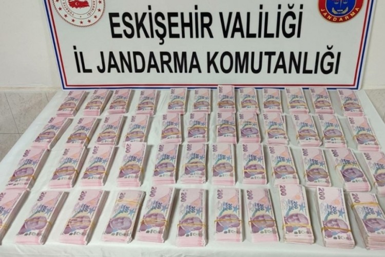 22 b&uuml;y&uuml;kbaş alıp 2 milyon sahte para verdi
