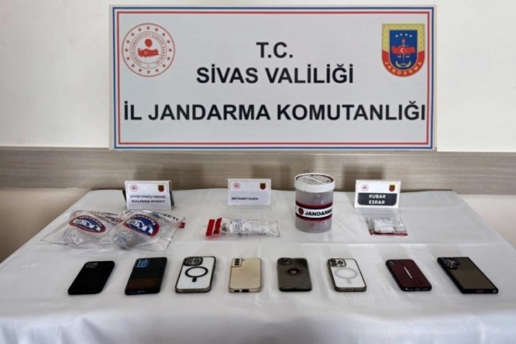 Sivas'ta eş zamanlı uyuşturucu operasyonu: 5 tutuklama