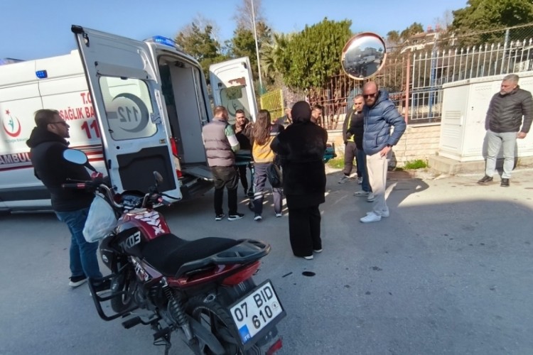 Kamyonet ile motosiklet &ccedil;arpıştı: 1 yaralı
