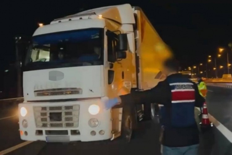 Osmaniye'de ka&ccedil;ak&ccedil;ılık operasyonu! Tır dorsesinden milyonluk mal &ccedil;ıktı
