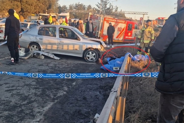 İki otomobil &ccedil;arpıştı: 19 yaşındaki Taha'dan acı haber