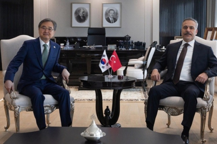 Bakan Fidan, G&uuml;ney Koreli mevkidaşıyla g&ouml;r&uuml;şt&uuml;