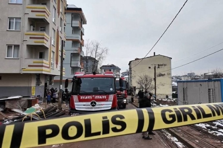 5 katlı bina alev alev yandı! 12 kişi...