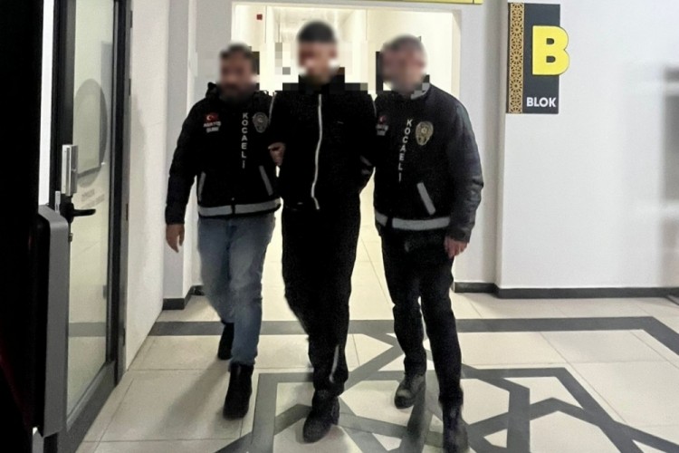 Kocaeli'de otoparkta &ccedil;ıkan kavgada arkadaşını &ouml;ld&uuml;ren zanlı tutuklandı