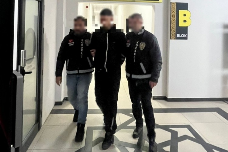 Kocaeli'de otoparkta &ccedil;ıkan kavgada arkadaşını &ouml;ld&uuml;ren zanlı tutuklandı