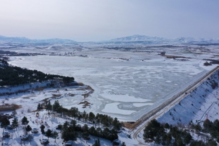 Elazığ'da Cip Barajı soğuk havanın etkisiyle dondu